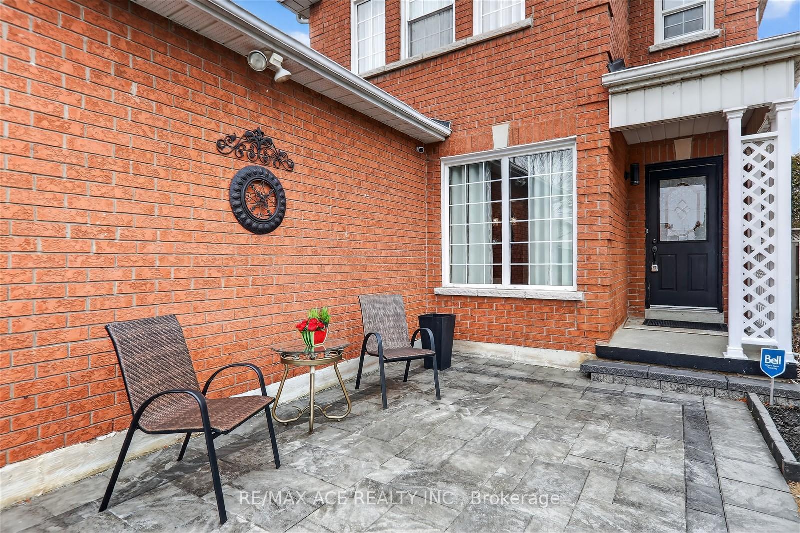 1 Aldcroft Crescent, Clarington — photo 2 of 5