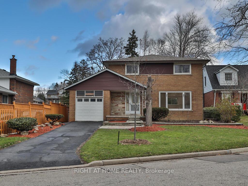 9 Allister Avenue, Toronto E08 — photo 2 of 5
