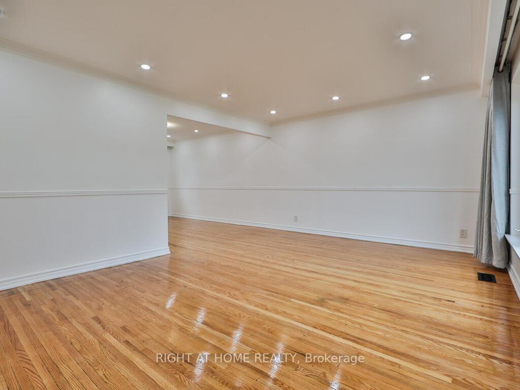9 Allister Avenue, Toronto E08 — photo 4 of 5