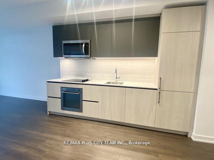 150 Logan Avenue 622, Toronto E01 — photo 3 of 5