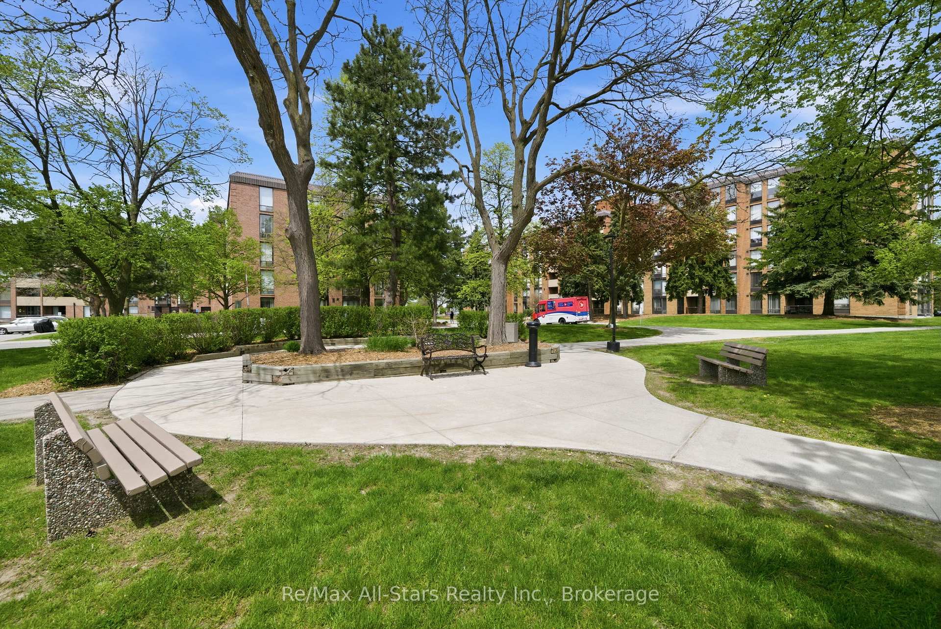 1540 Pickering Parkway 301, Pickering — photo 3 of 5