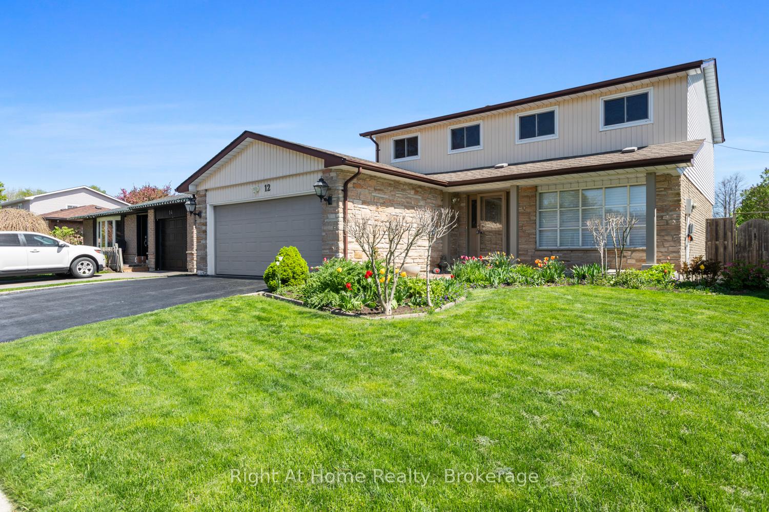 12 Pittmann Crescent, Ajax — photo 4 of 5