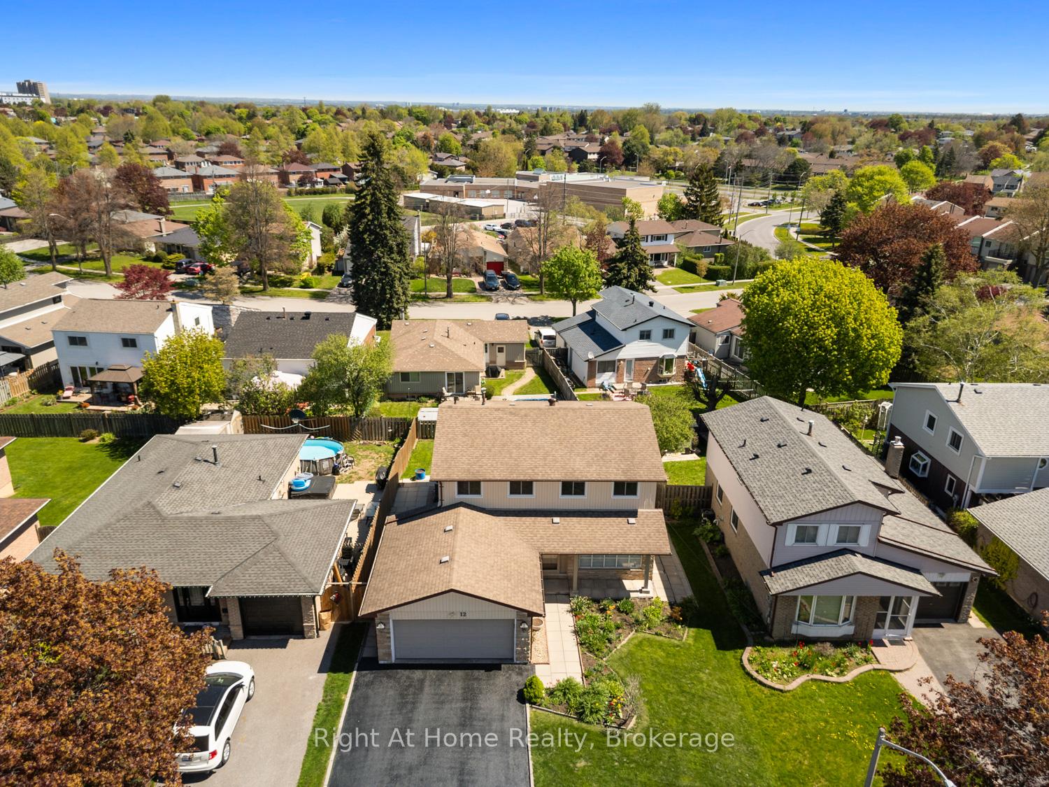 12 Pittmann Crescent, Ajax — photo 5 of 5