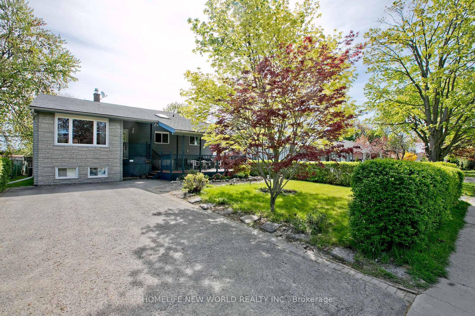 727 Balaton Avenue, Pickering, ON L1W 1W3 — Pickering, Ontario