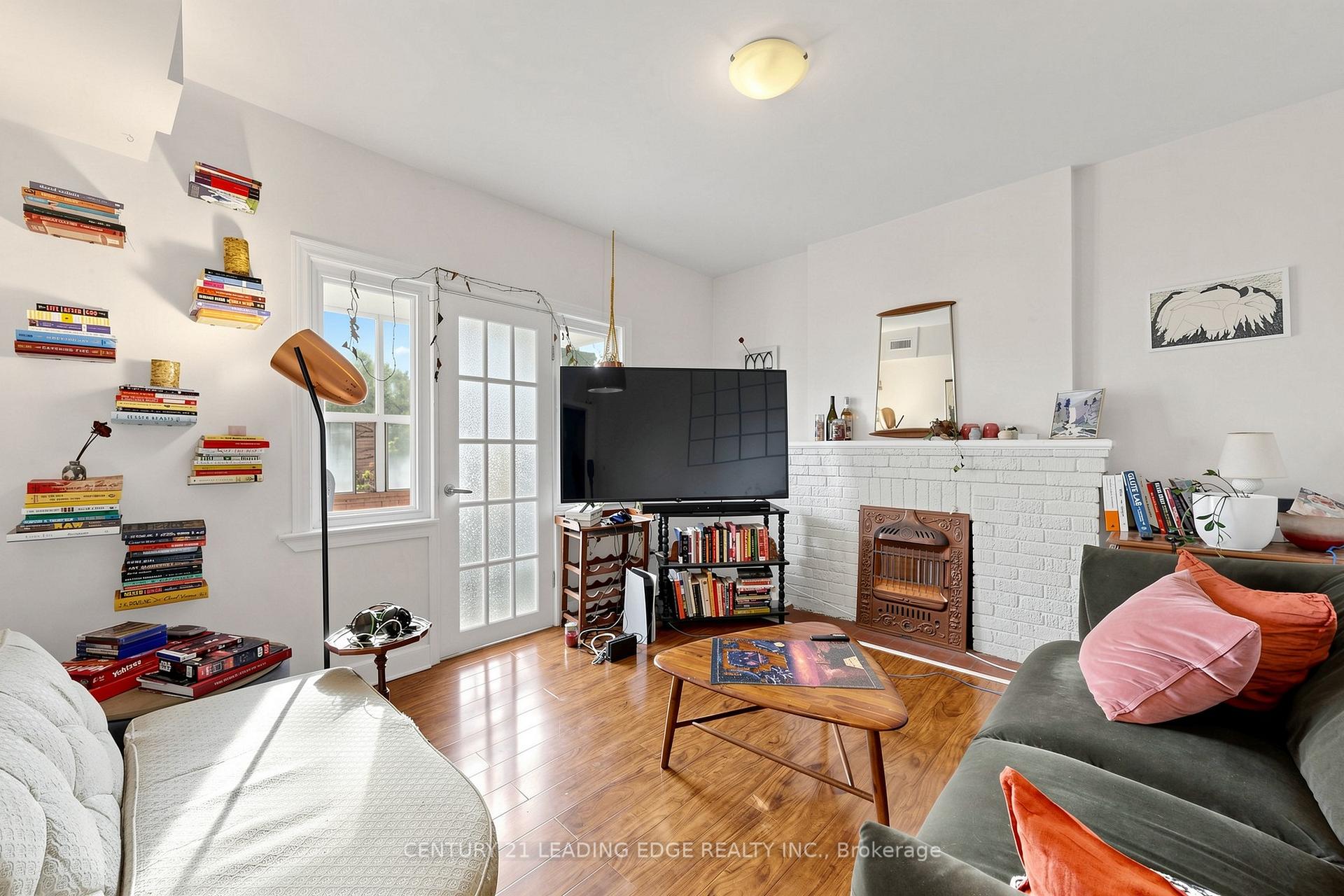 395 Rhodes Avenue, Toronto E01 — photo 3 of 5