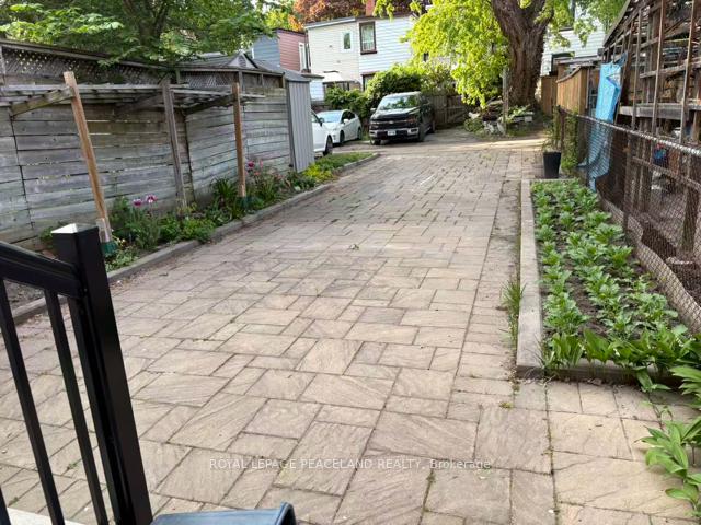 1320 Dundas Street Main+Bs, Toronto E01 — photo 3 of 5