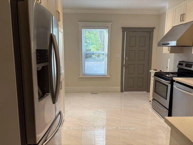 1320 Dundas Street Main+Bs, Toronto E01 — photo 4 of 5