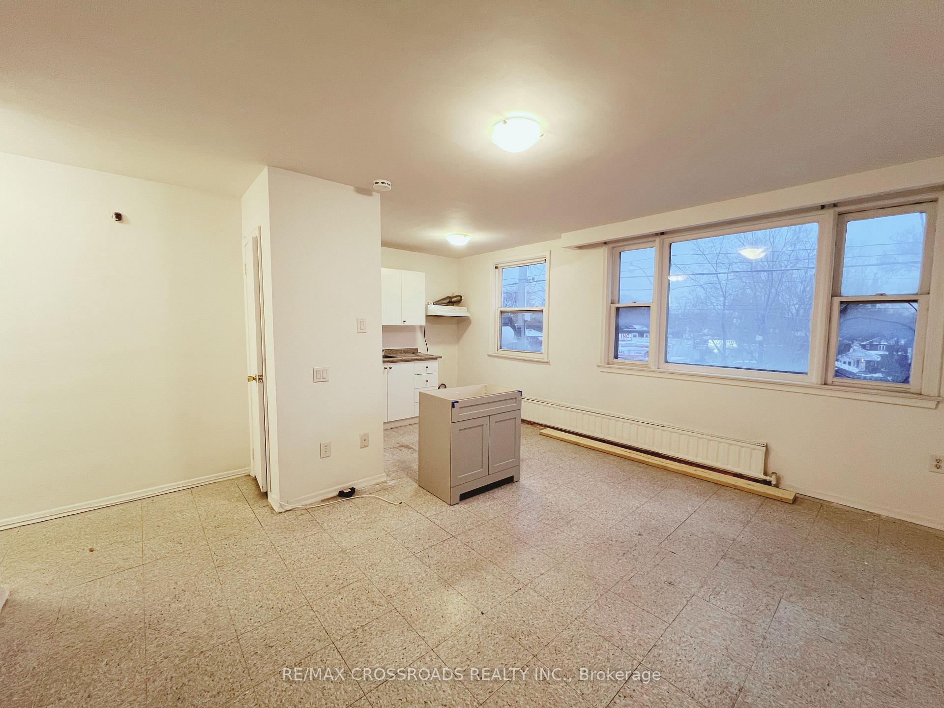 1324 Gerrard Street E 1, Toronto E01 — photo 2 of 4