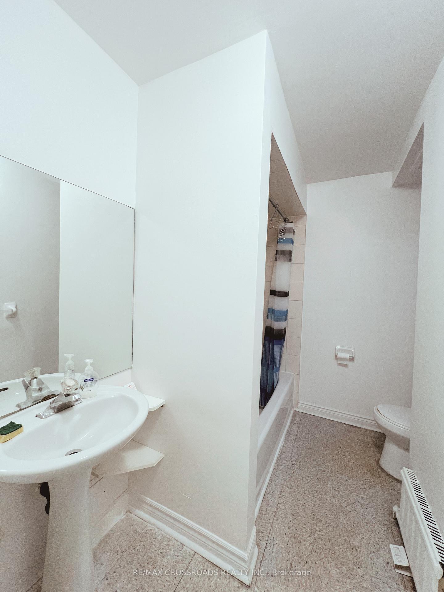 1324 Gerrard Street E 1, Toronto E01 — photo 4 of 4