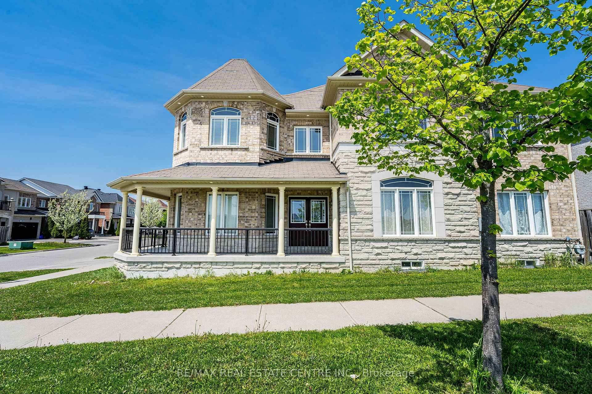 1 Arfield Avenue, Ajax — photo 2 of 5