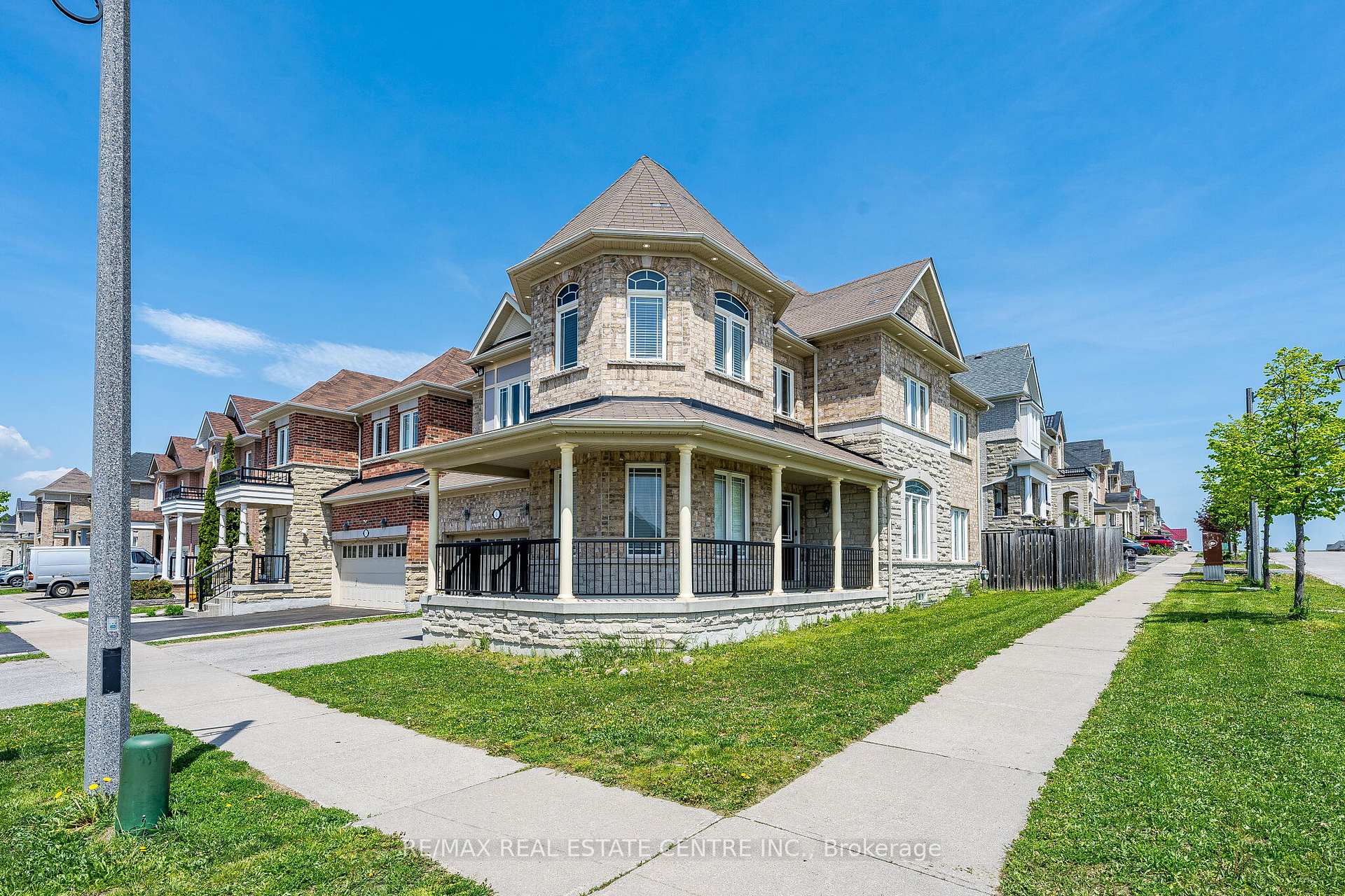1 Arfield Avenue, Ajax — photo 3 of 5