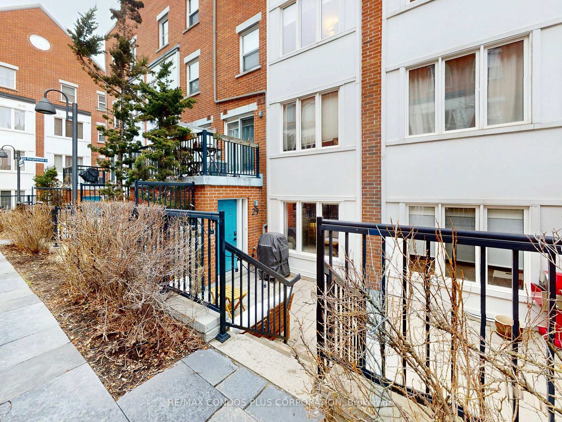29 Florence Wyle Lane 38, Toronto E01 — photo 4 of 5