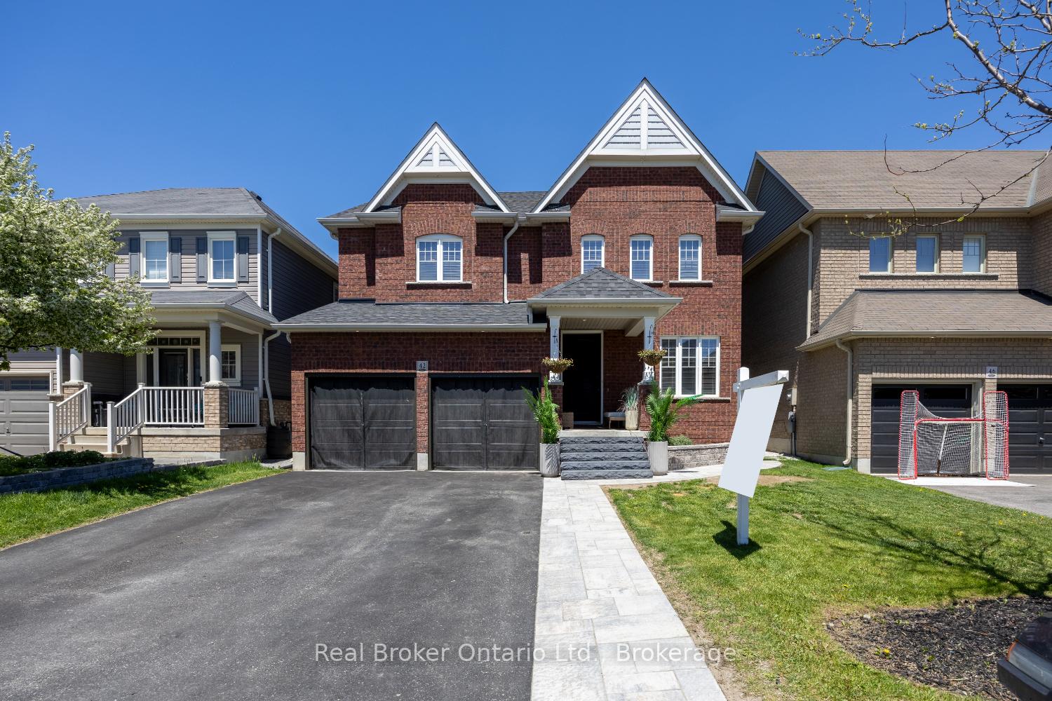 42 Ted Miller Crescent, Clarington — photo 2 of 5