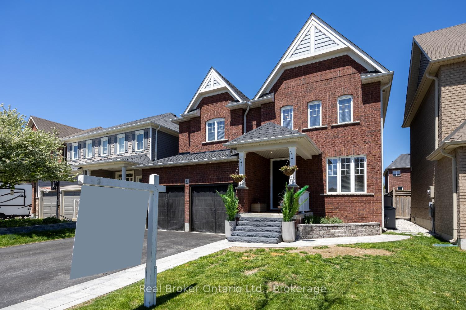 42 Ted Miller Crescent, Clarington — photo 3 of 5