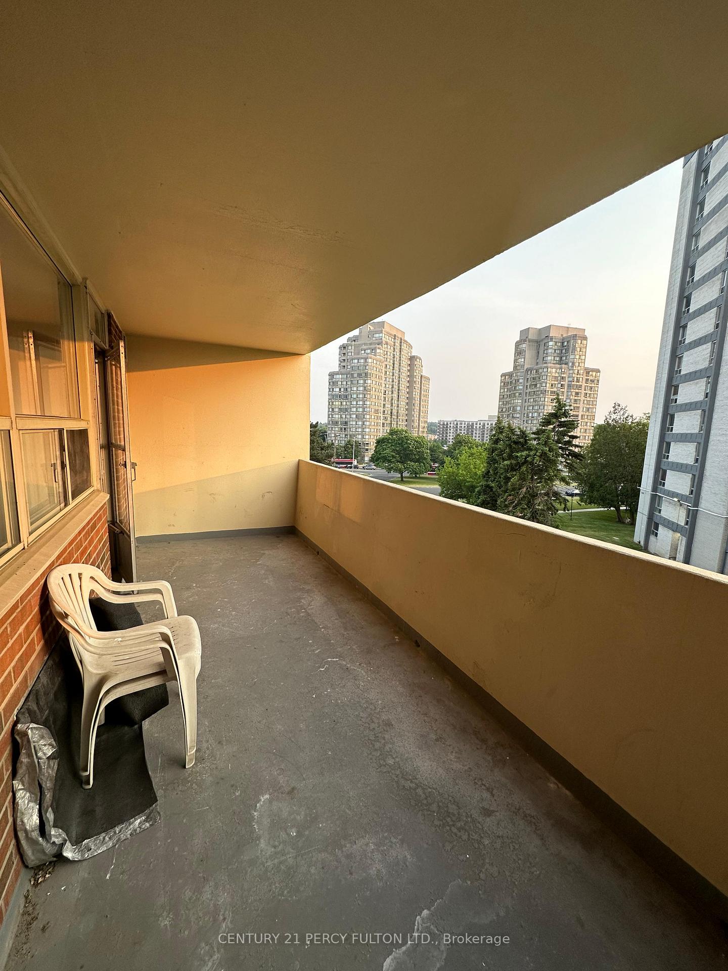 3420 Eglinton Avenue E 404, Toronto E08 — photo 2 of 5
