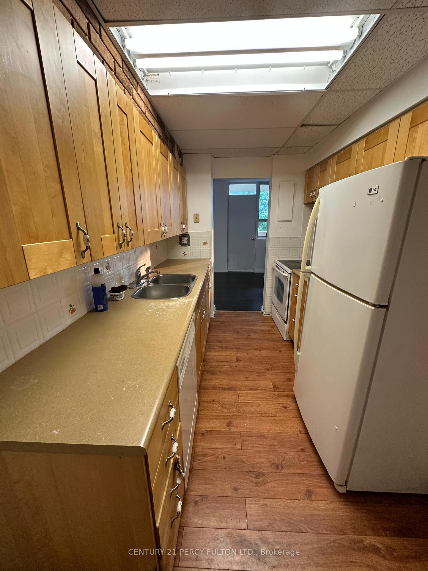3420 Eglinton Avenue E 404, Toronto E08 — photo 4 of 5