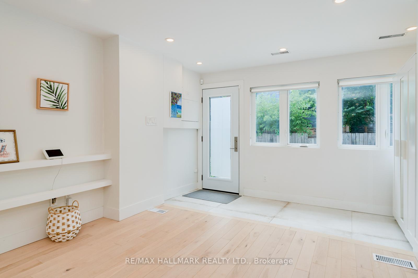 37 Craven Road, Toronto E01 — photo 4 of 5