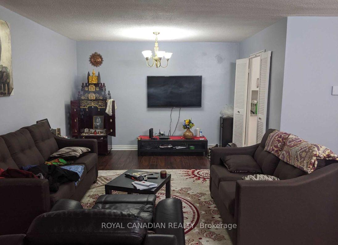 20 Gilder Drive 204, Toronto E08 — photo 4 of 5