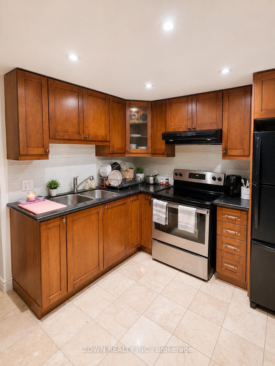 41 Morna Avenue, Toronto E08 — photo 3 of 5