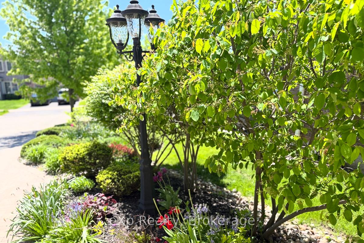 1067 Maury Crescent, Pickering — photo 3 of 5