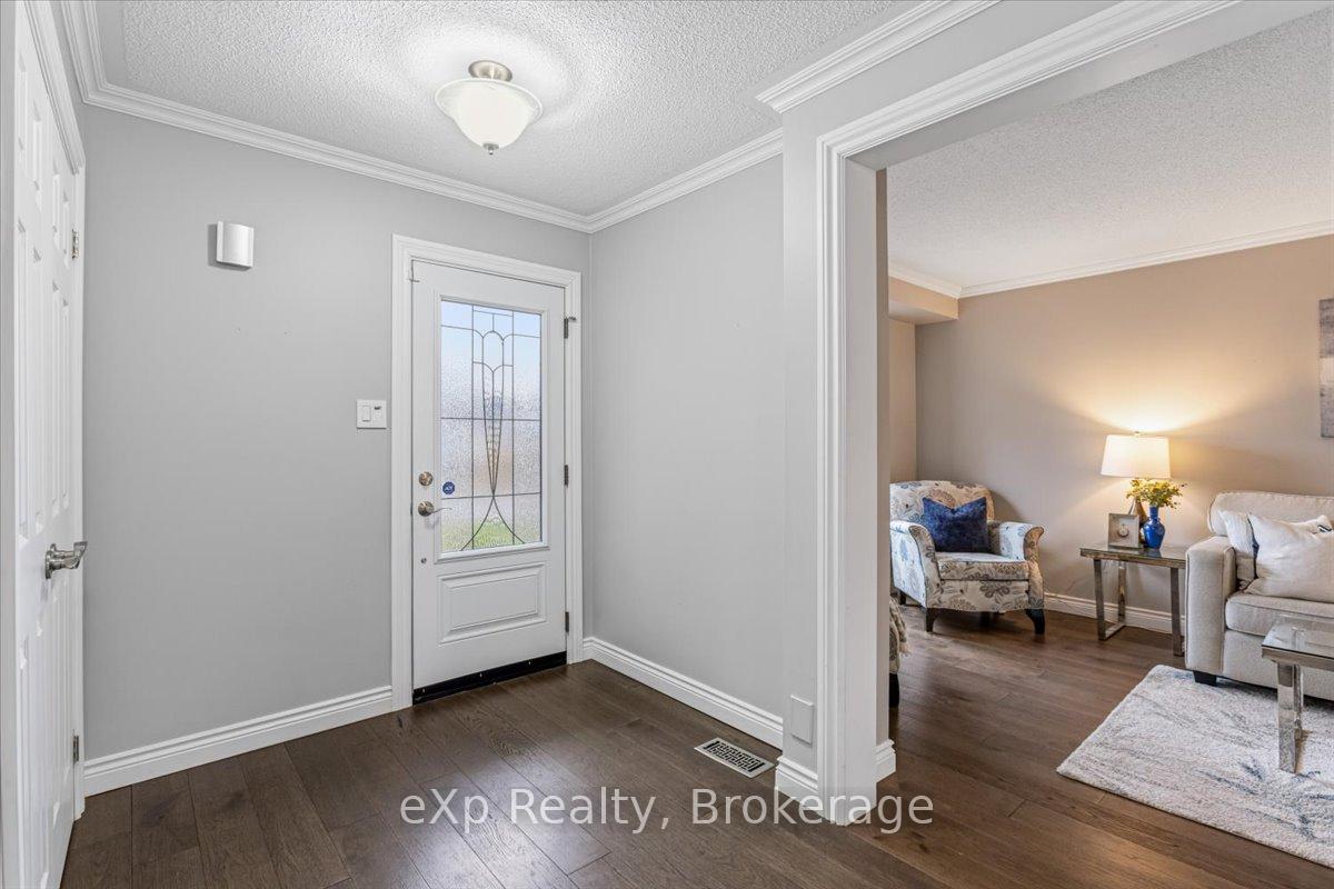 1067 Maury Crescent, Pickering — photo 4 of 5