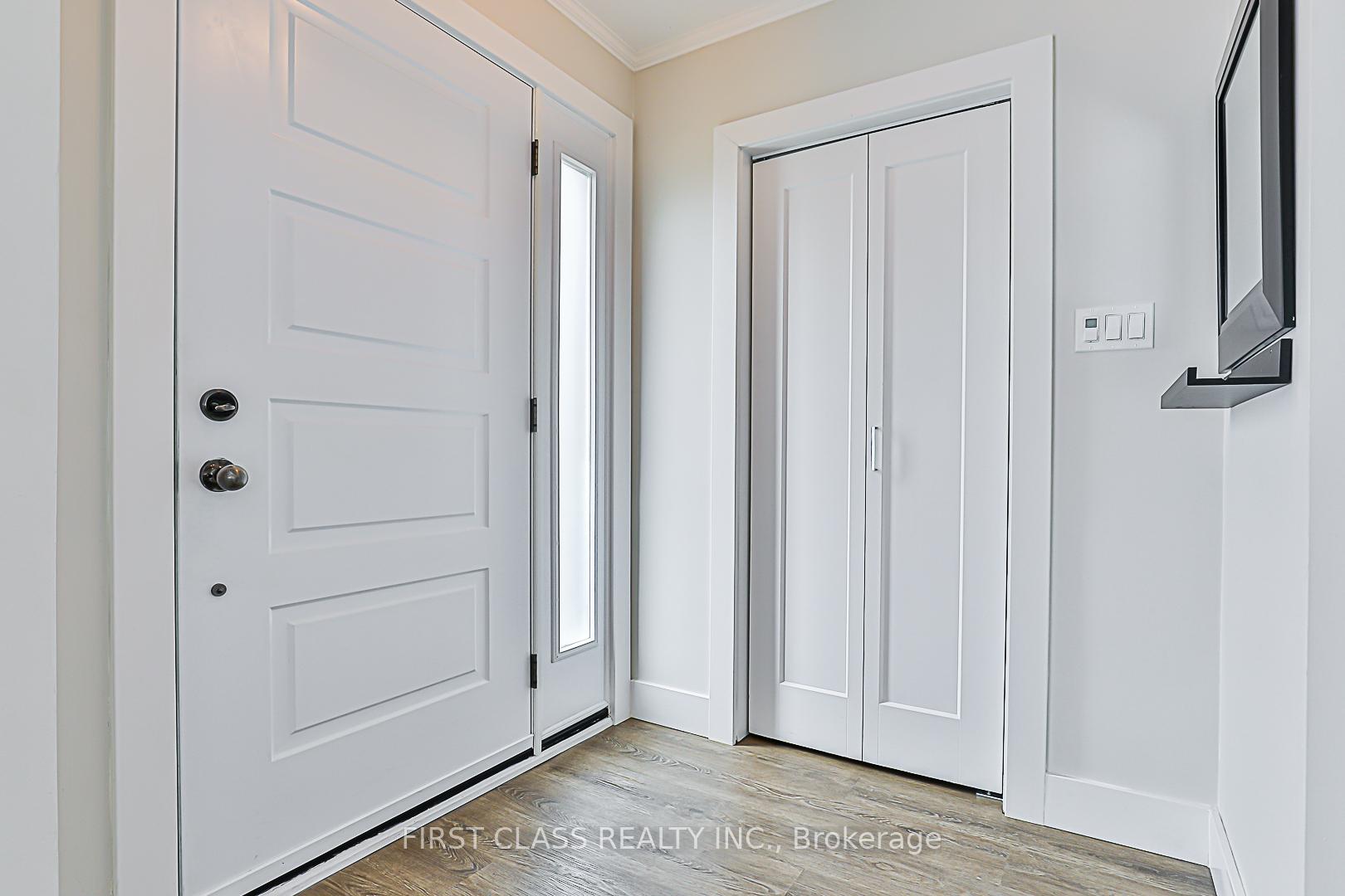 24 Fintona Avenue, Toronto E08 — photo 3 of 5
