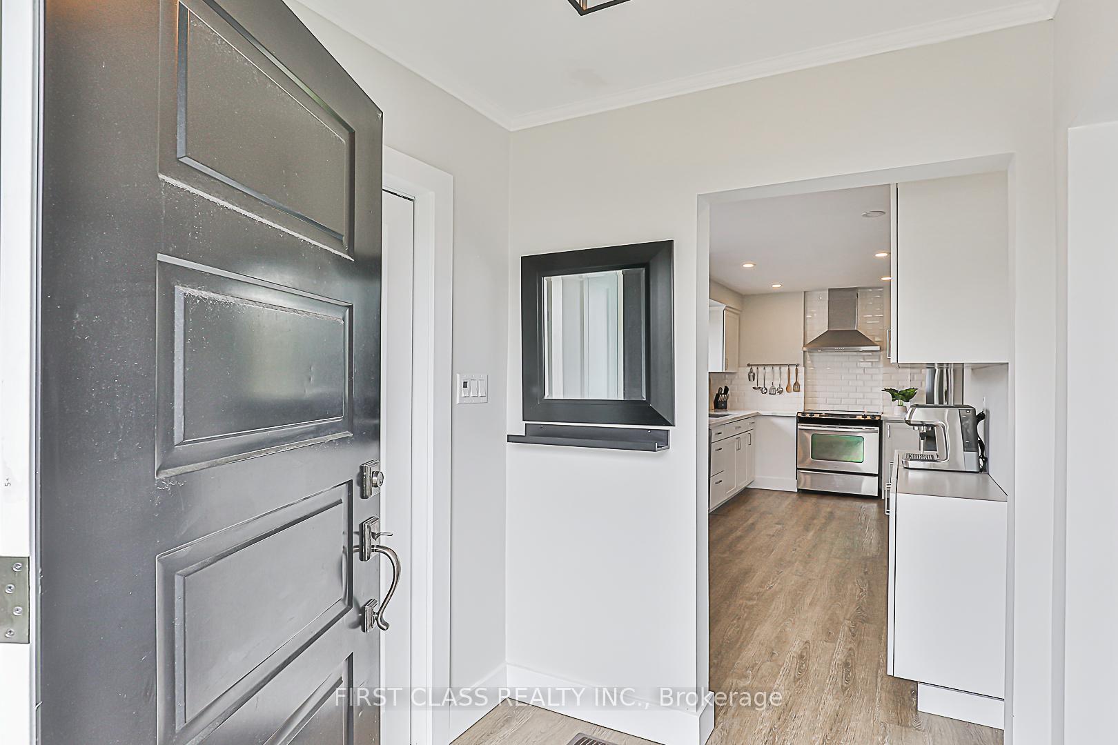24 Fintona Avenue, Toronto E08 — photo 4 of 5