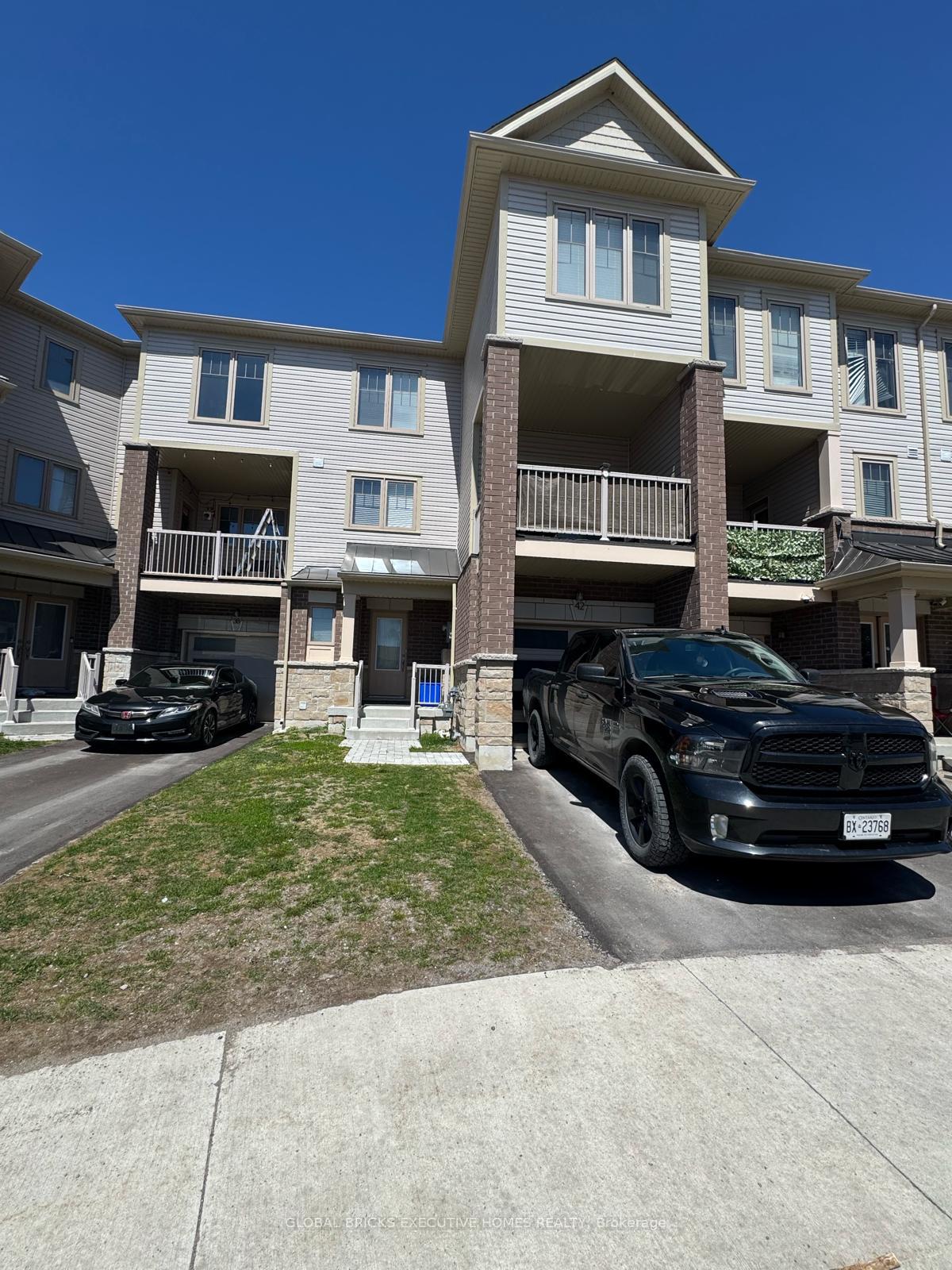 42 Ambereen Place E, Clarington, ON L1C 7H5 — Clarington, Ontario