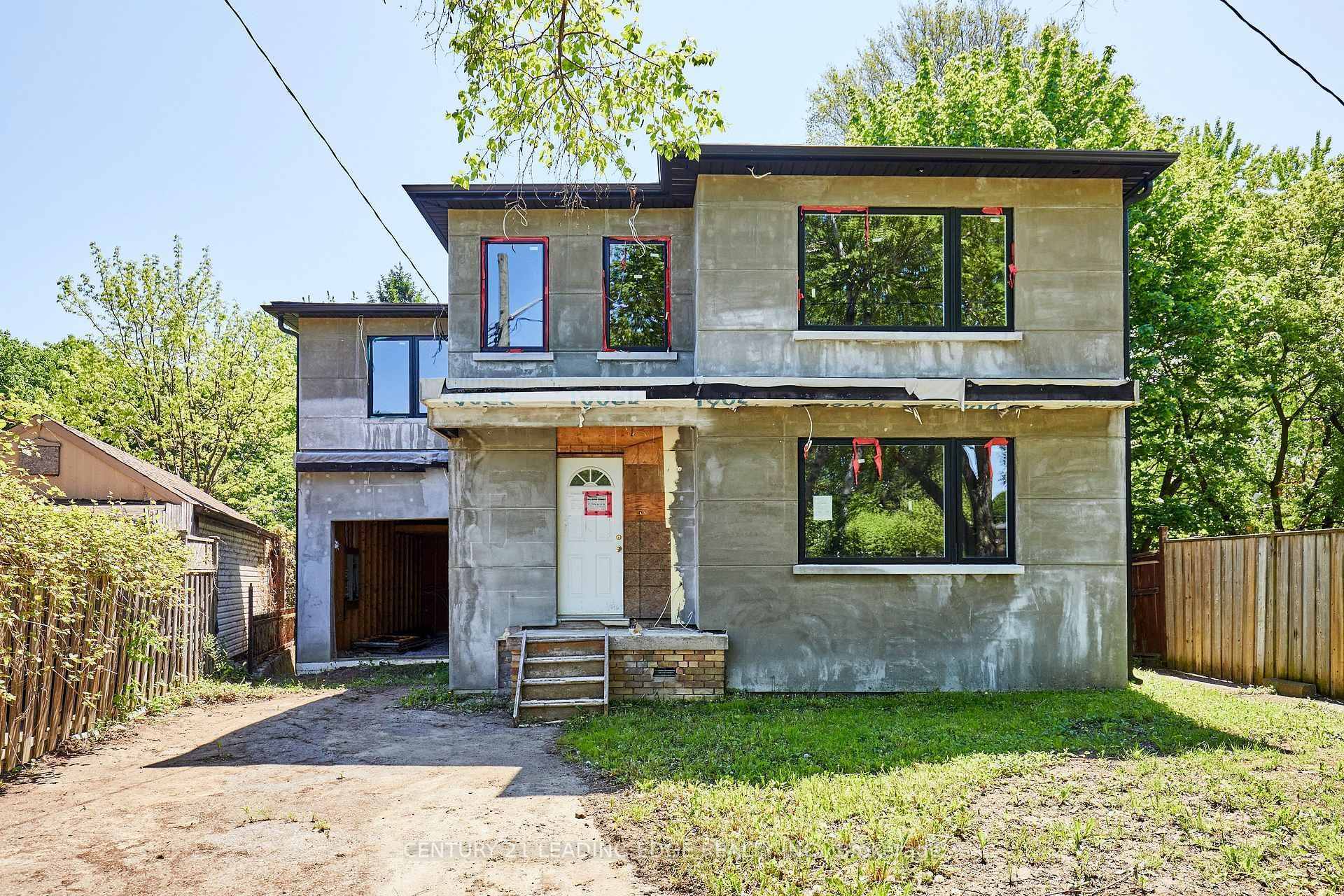213 Phyllis Avenue, Toronto E08 — photo 2 of 5