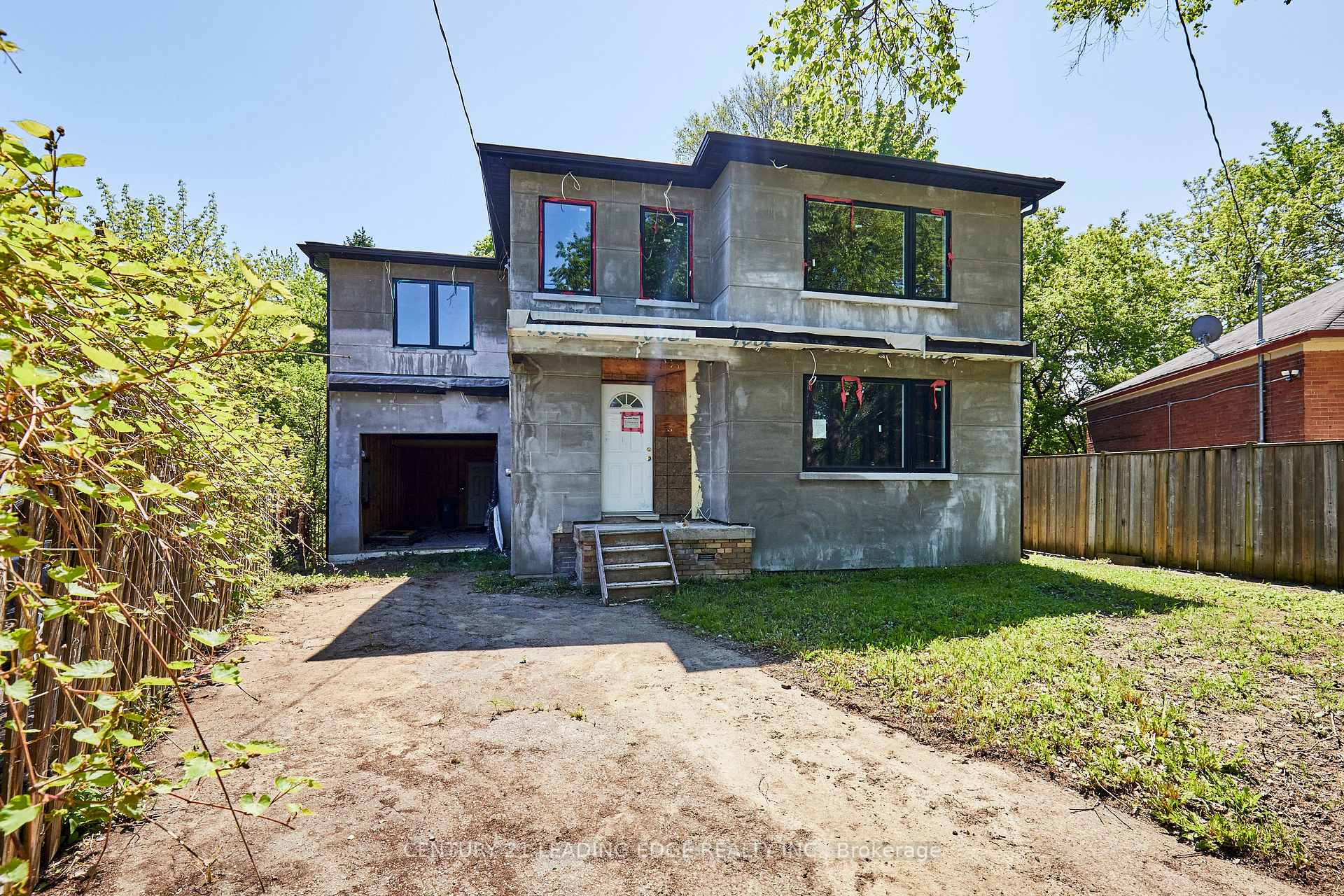 213 Phyllis Avenue, Toronto E08 — photo 3 of 5