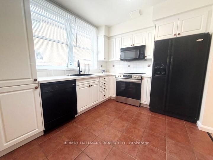 92 Guildwood Parkway, Toronto E08 — photo 4 of 5