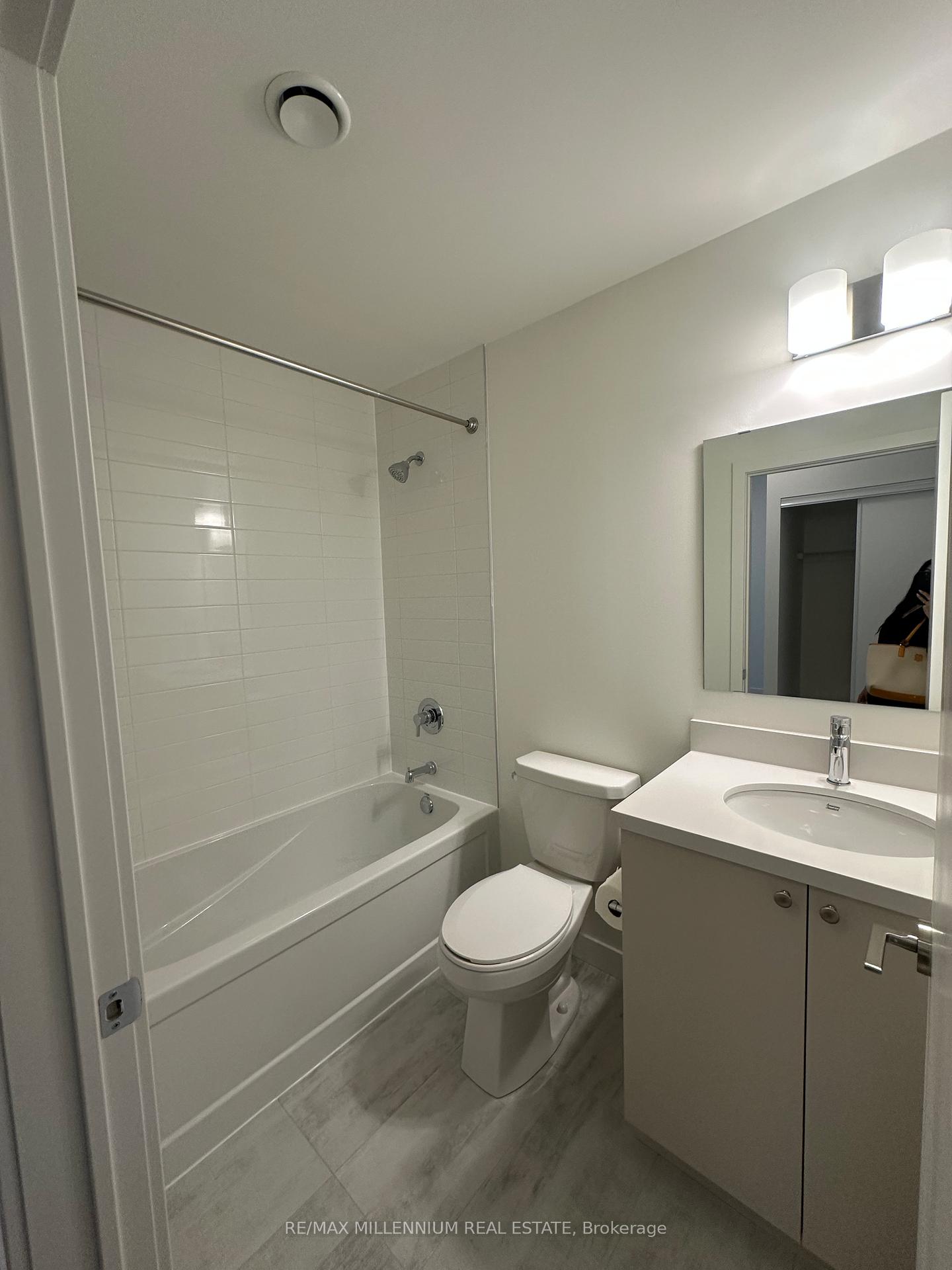 51 CLARINGTON Boulevard 1121, Clarington — photo 3 of 5