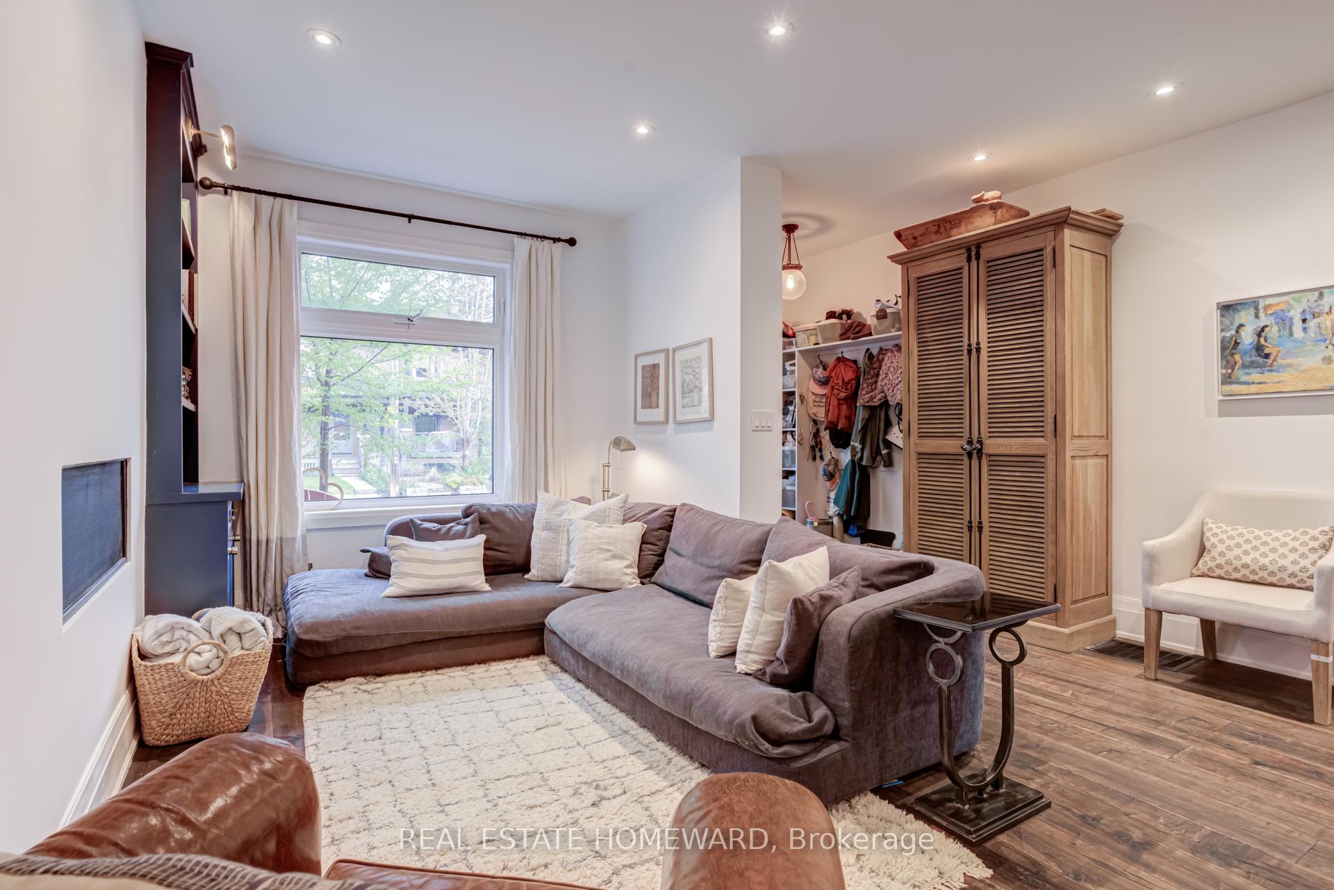 21 Sandford Avenue, Toronto E01 — photo 3 of 5