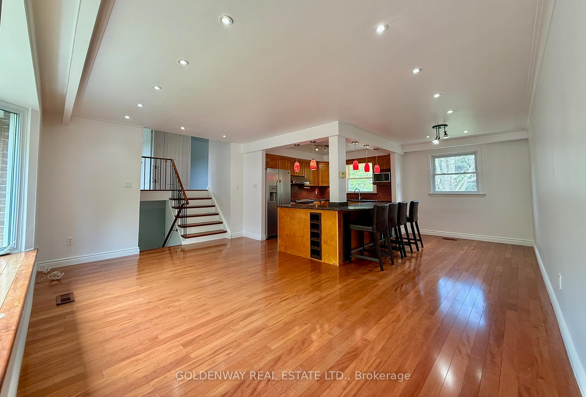 31 Rowatson Road, Toronto E08 — photo 2 of 5