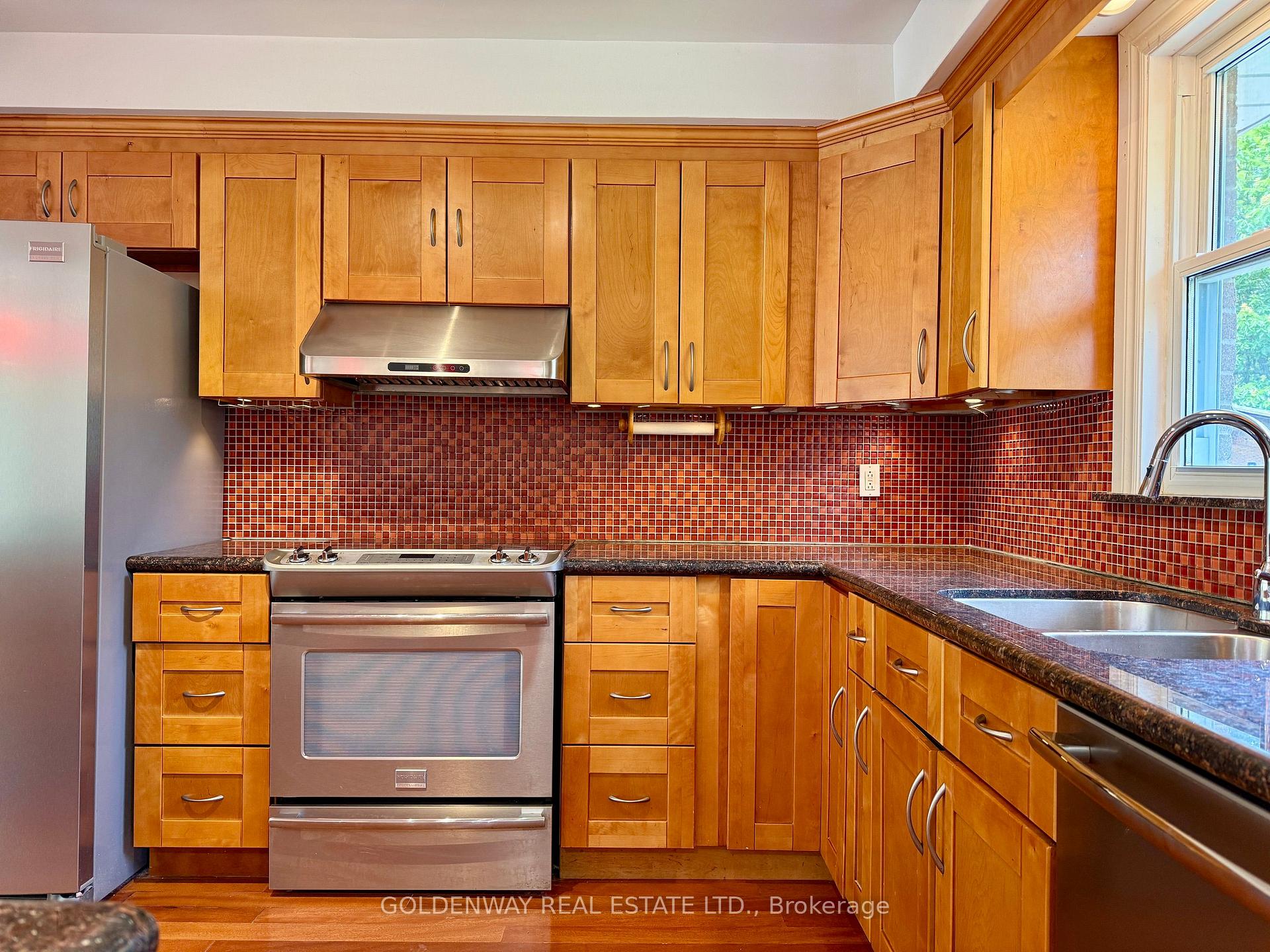 31 Rowatson Road, Toronto E08 — photo 4 of 5