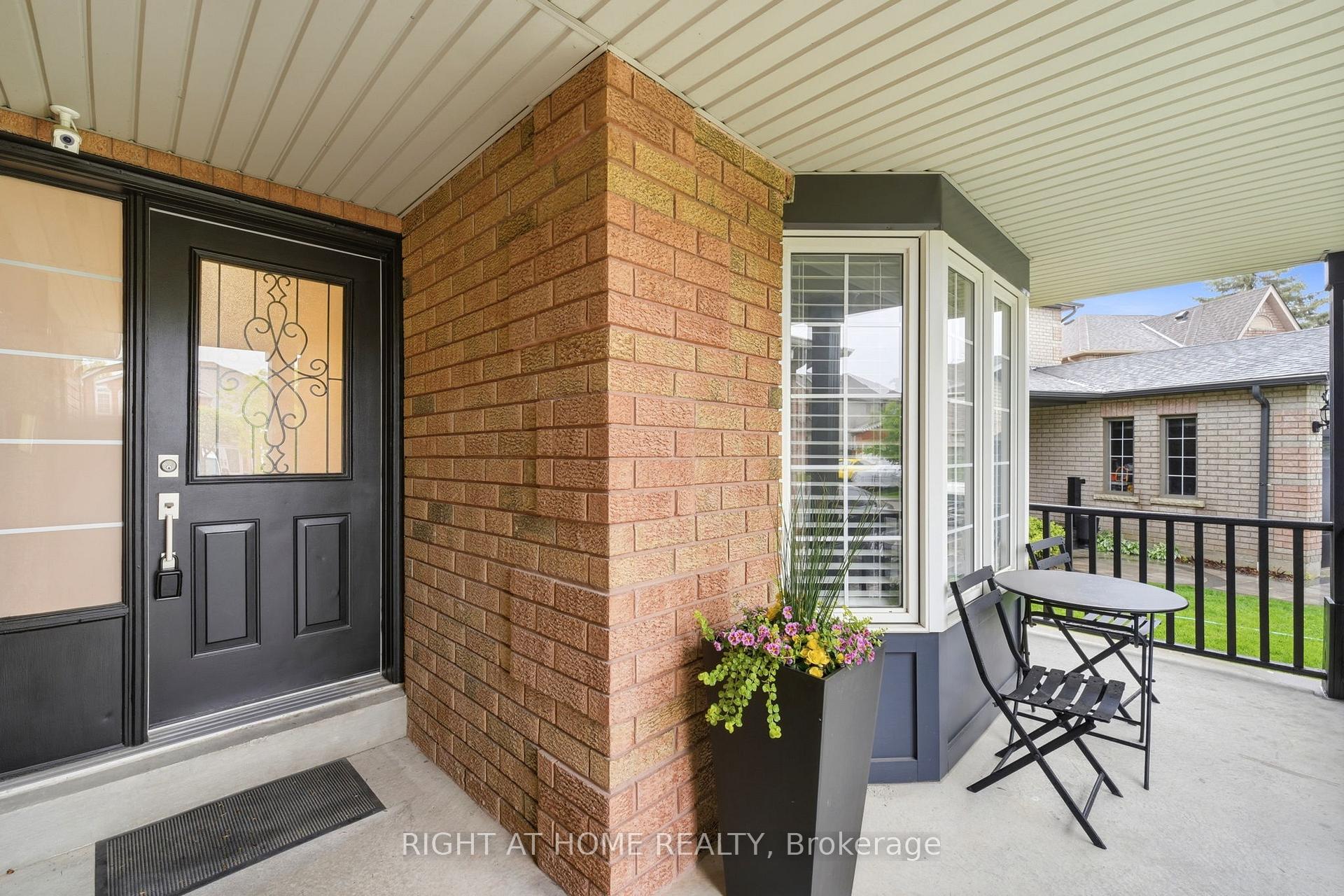 16 Mcneilage Court, Ajax — photo 4 of 5