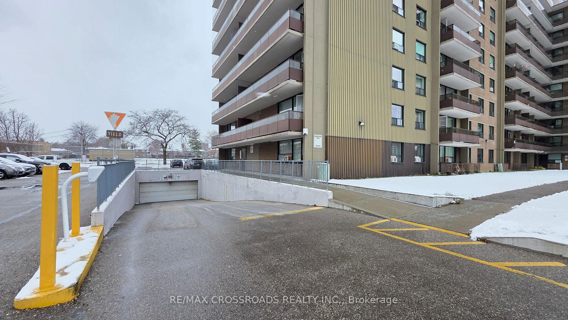 180 Markham Road 921, Toronto E08 — photo 4 of 5