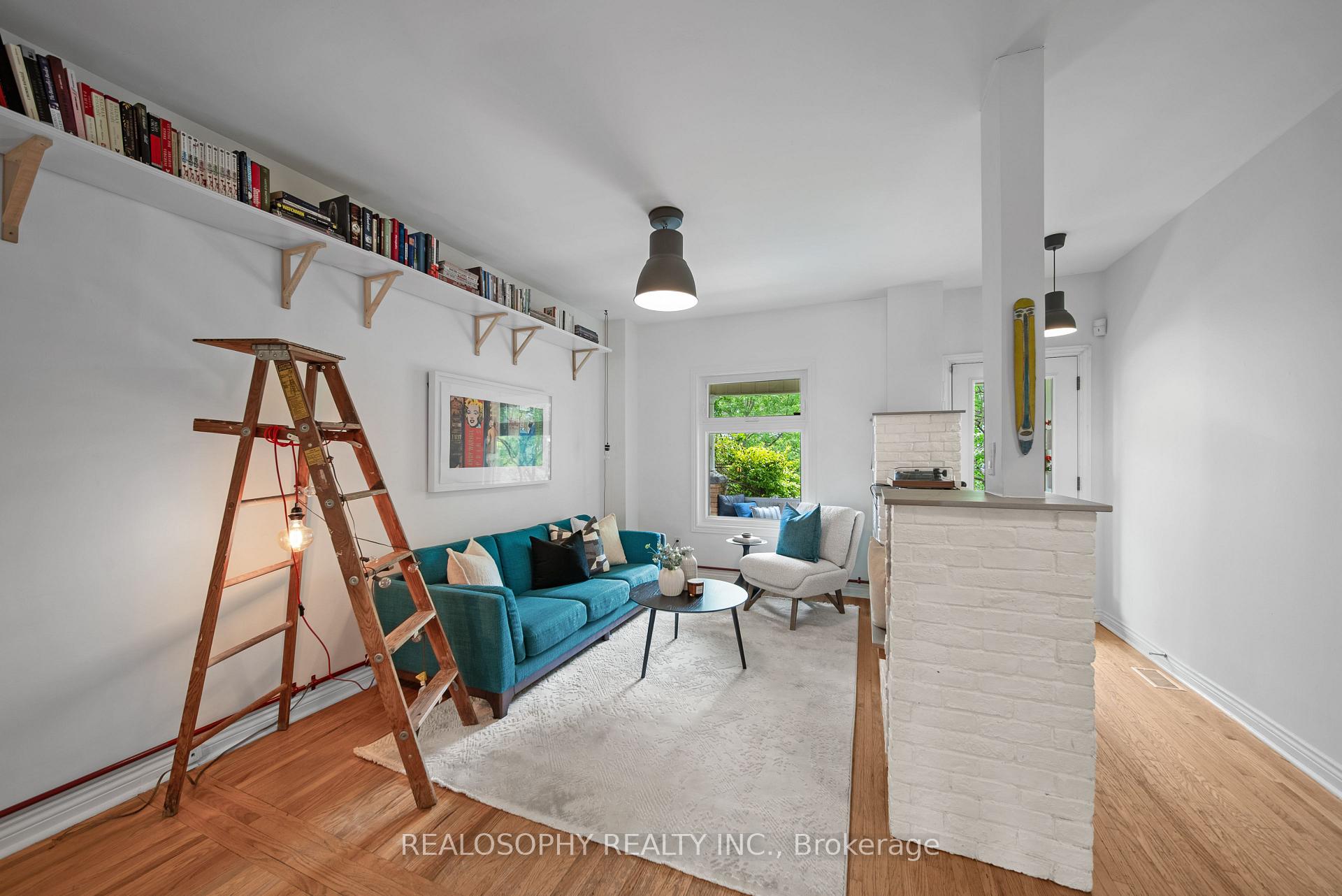 118 Ivy Avenue, Toronto E01 — photo 3 of 5