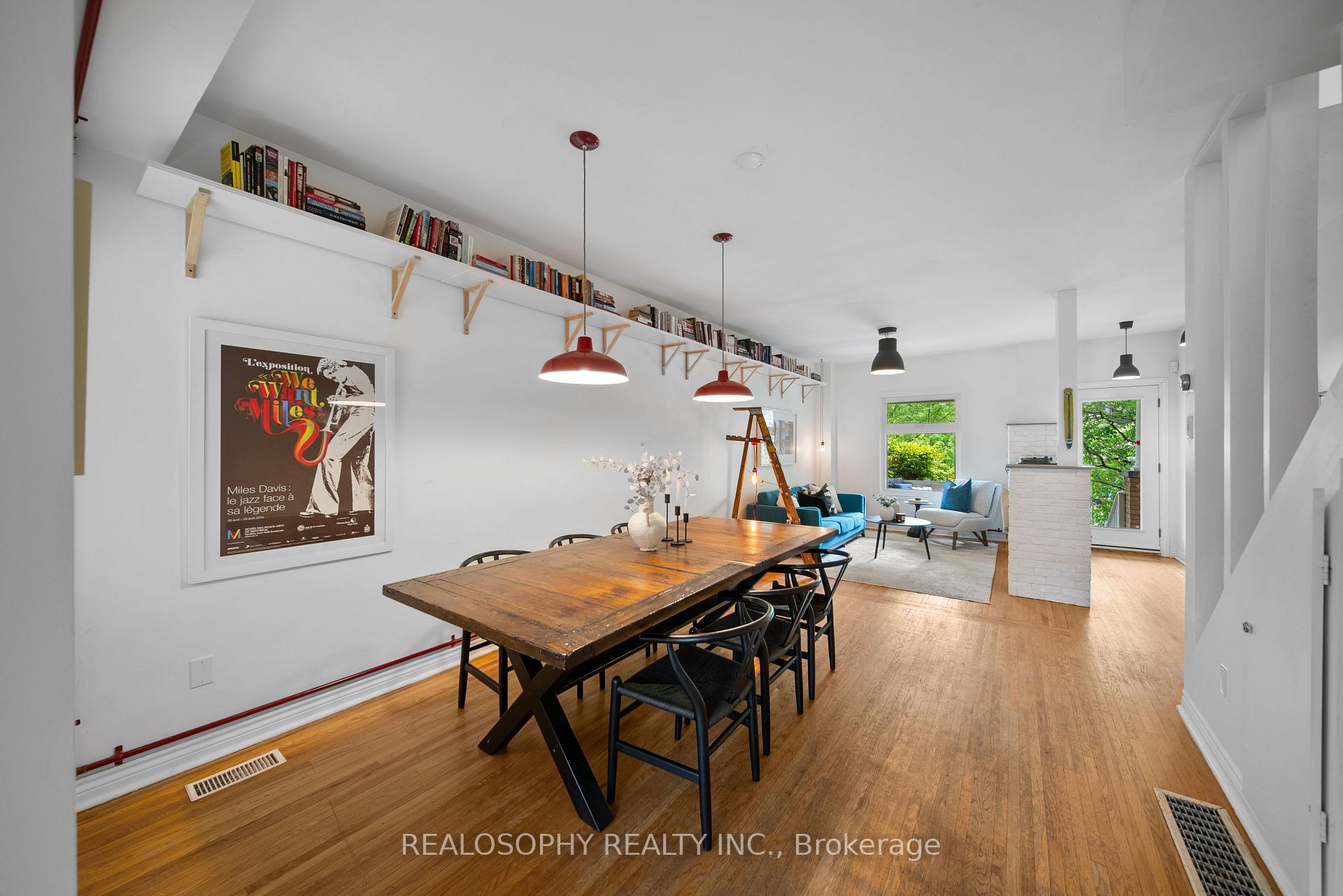 118 Ivy Avenue, Toronto E01 — photo 4 of 5