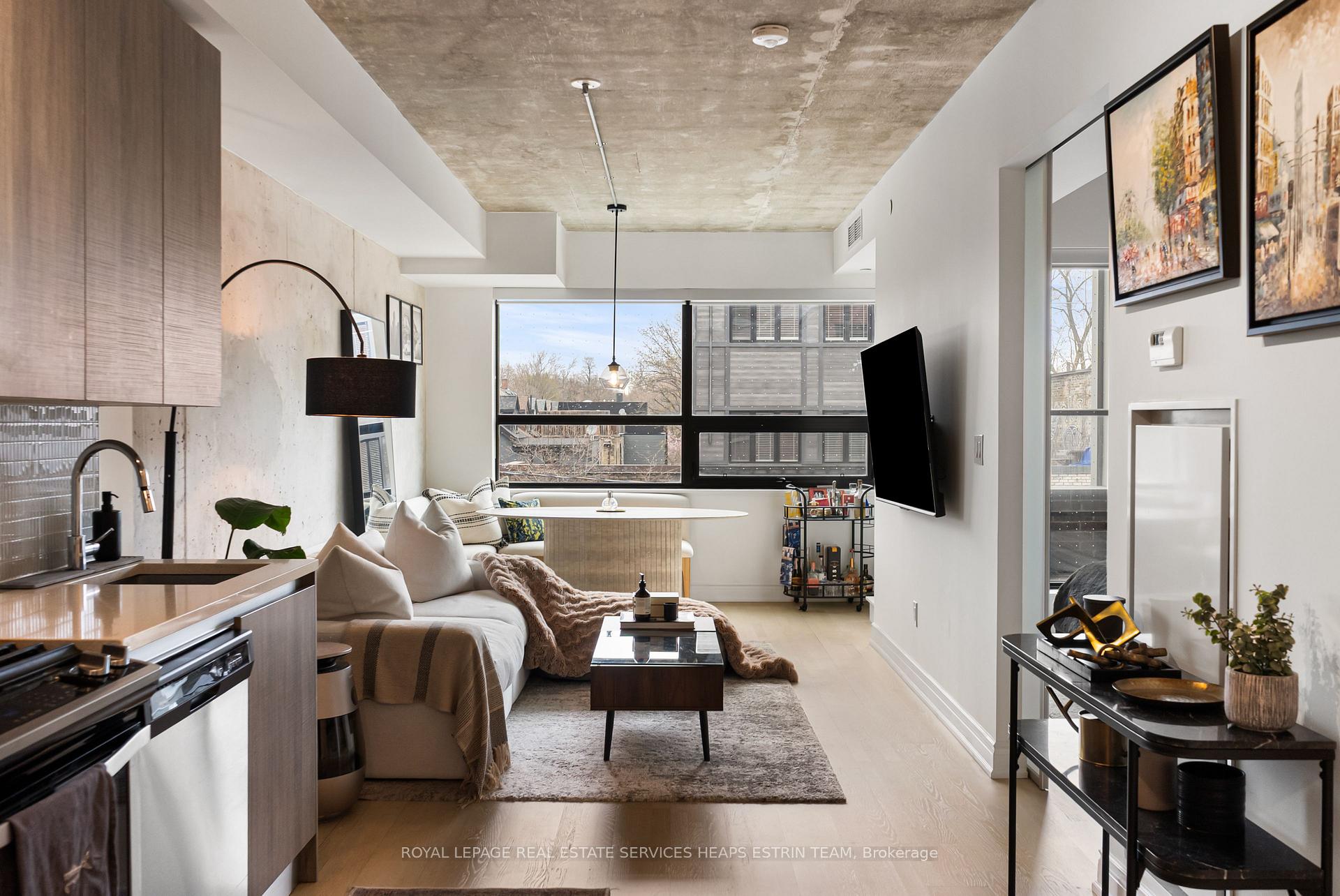 246 Logan Avenue 312, Toronto E01 — photo 4 of 5