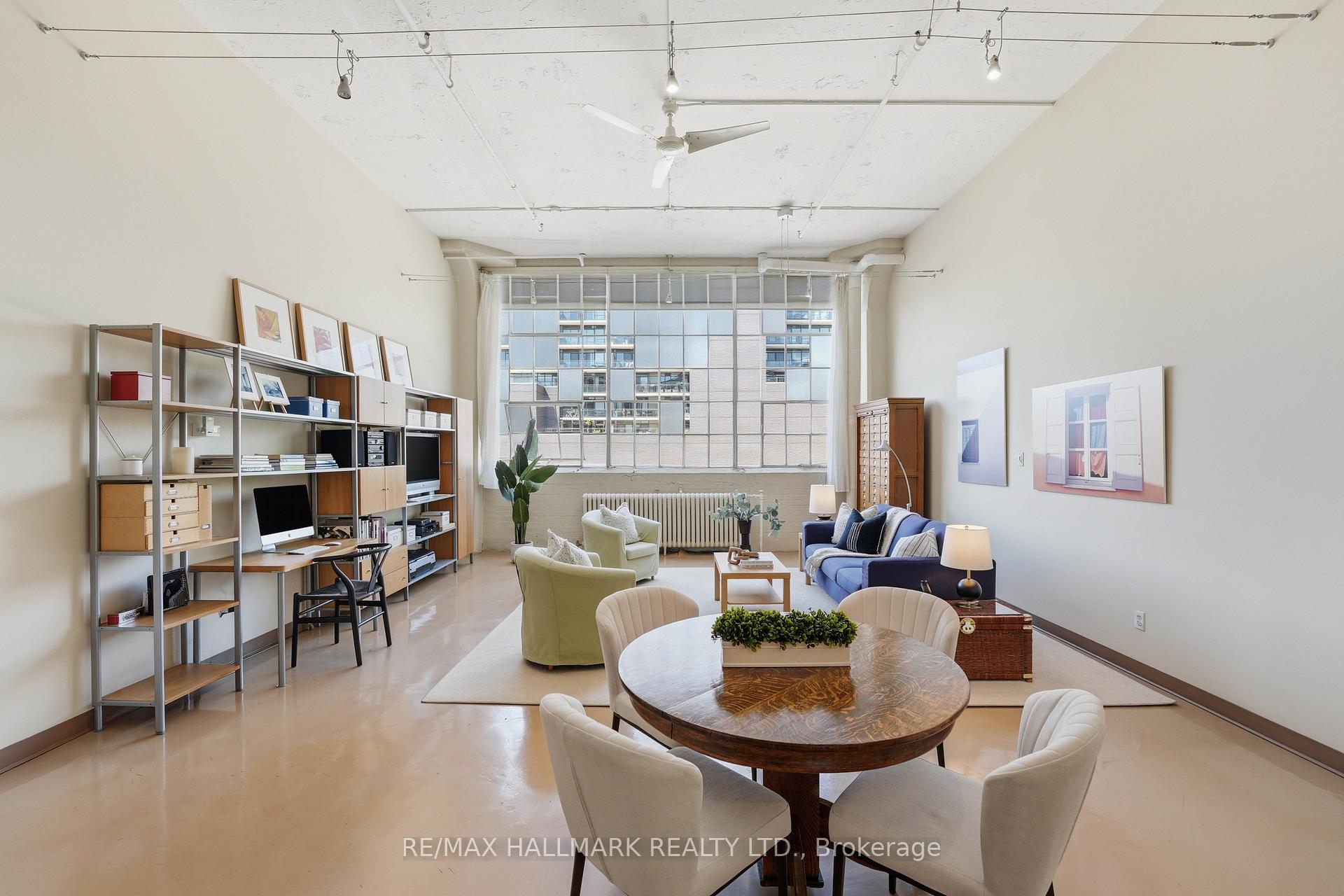 245 Carlaw Avenue 203, Toronto E01 — photo 2 of 5