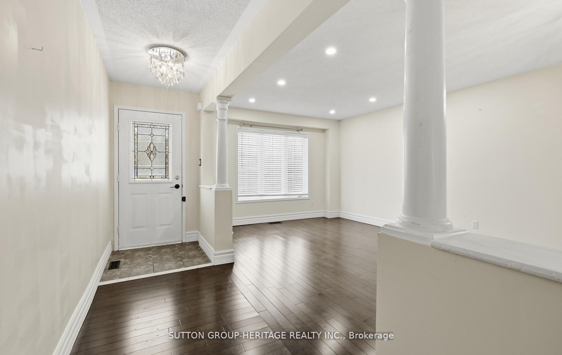 10 Greenhalf Drive, Ajax — photo 2 of 5