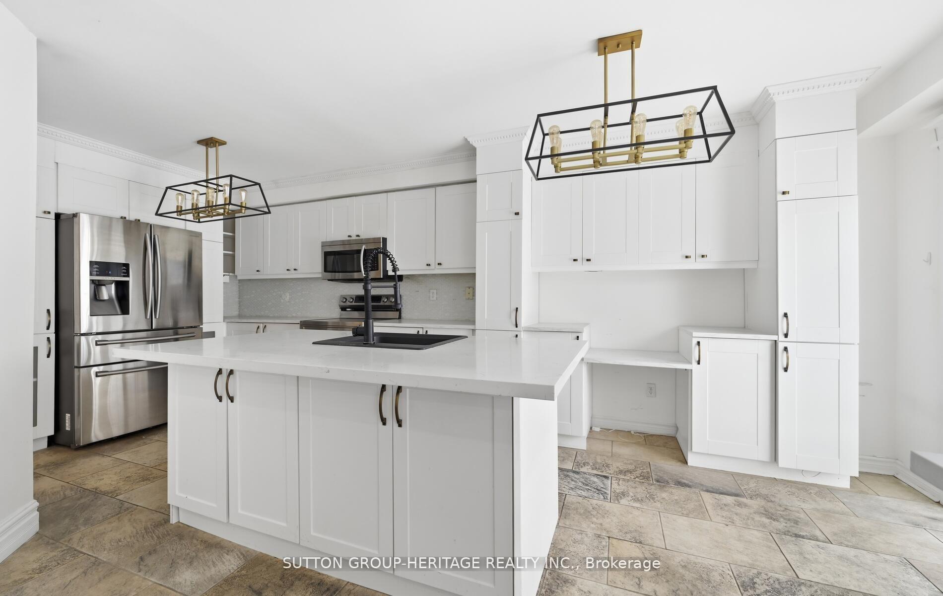 10 Greenhalf Drive, Ajax — photo 4 of 5
