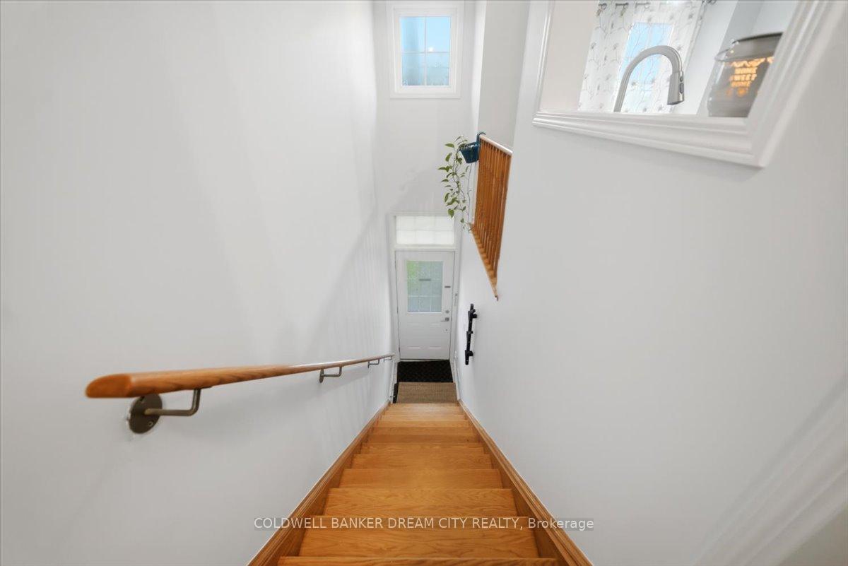 559 Midland Avenue, Toronto E08 — photo 3 of 5