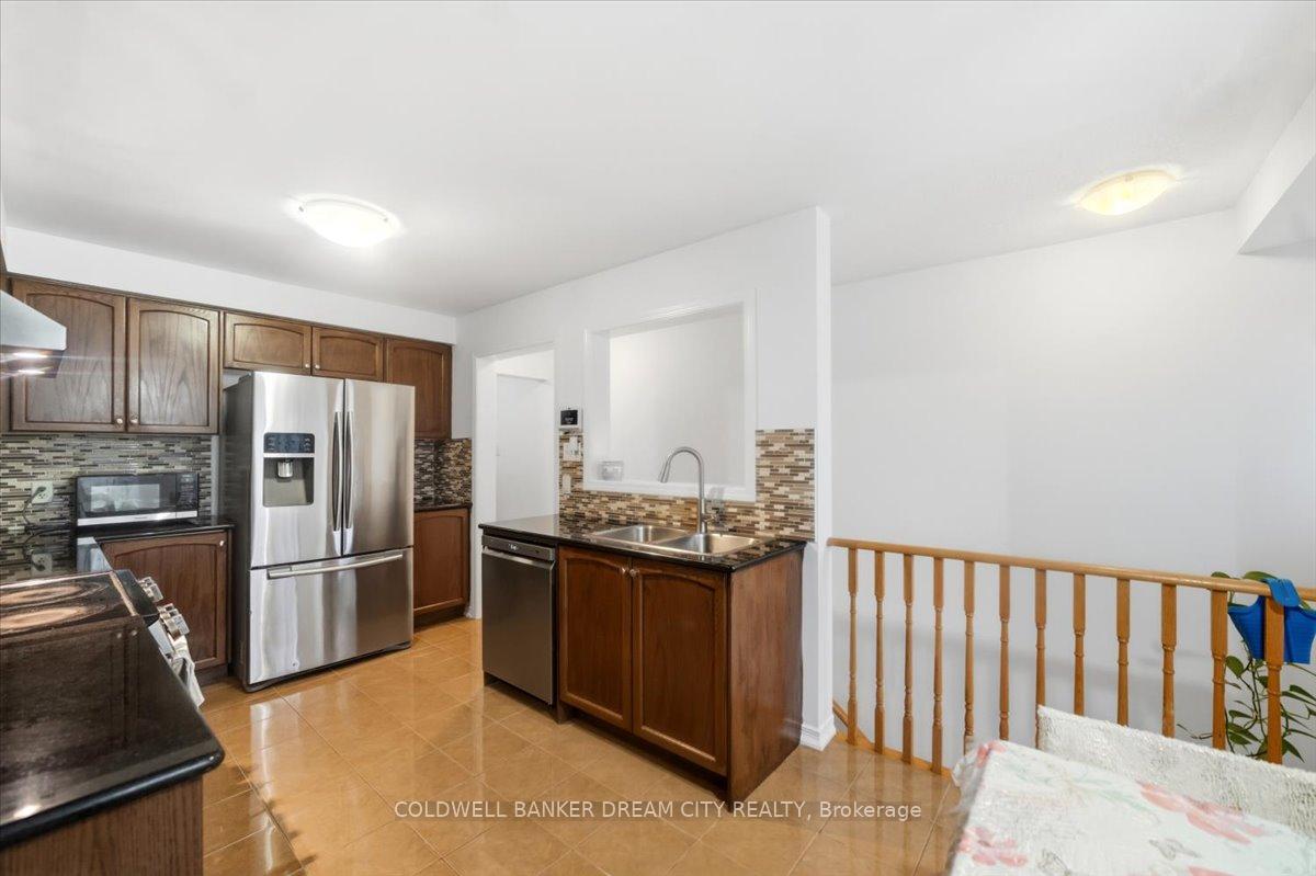 559 Midland Avenue, Toronto E08 — photo 5 of 5
