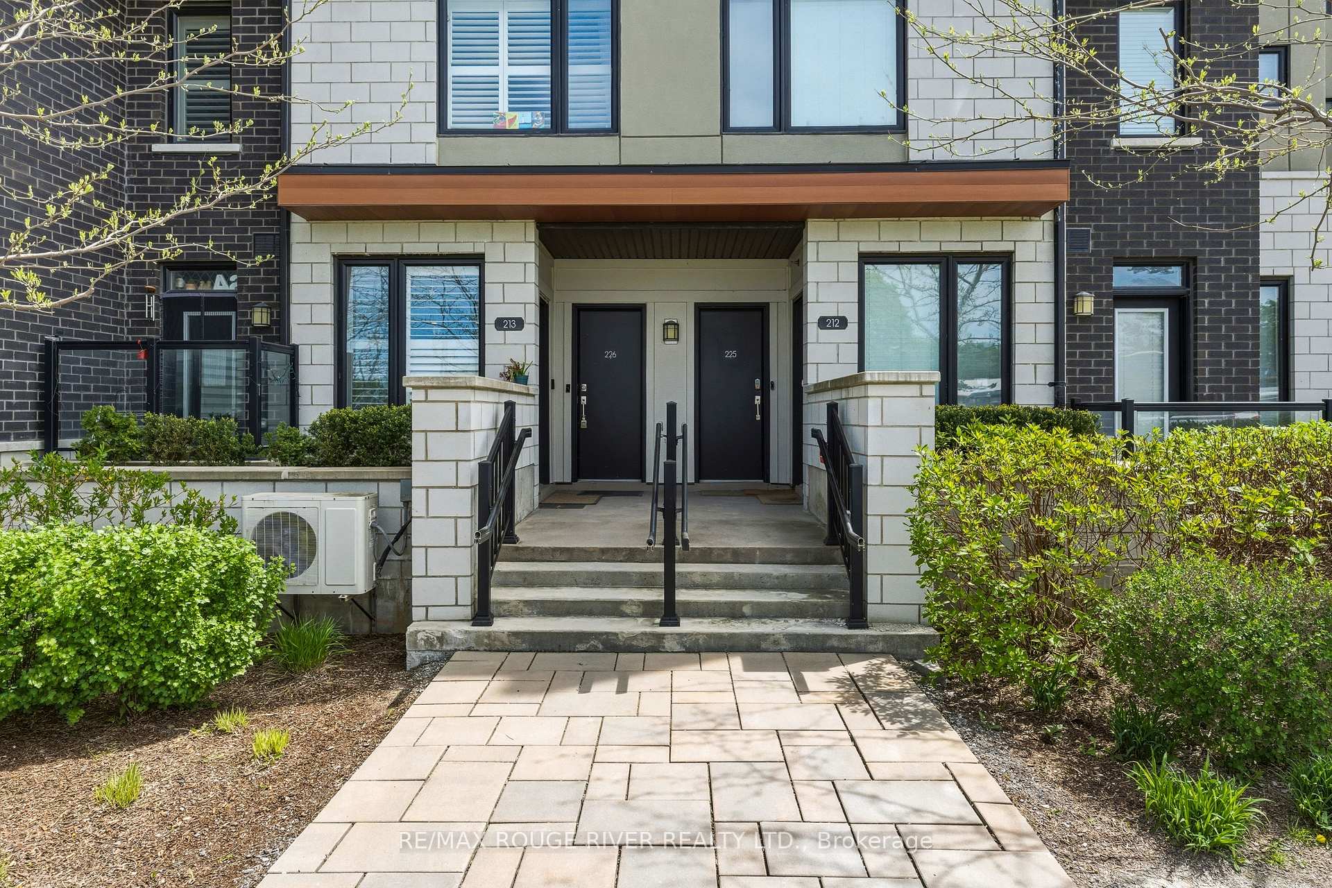 1555 Kingston Road 226, Pickering — photo 2 of 5