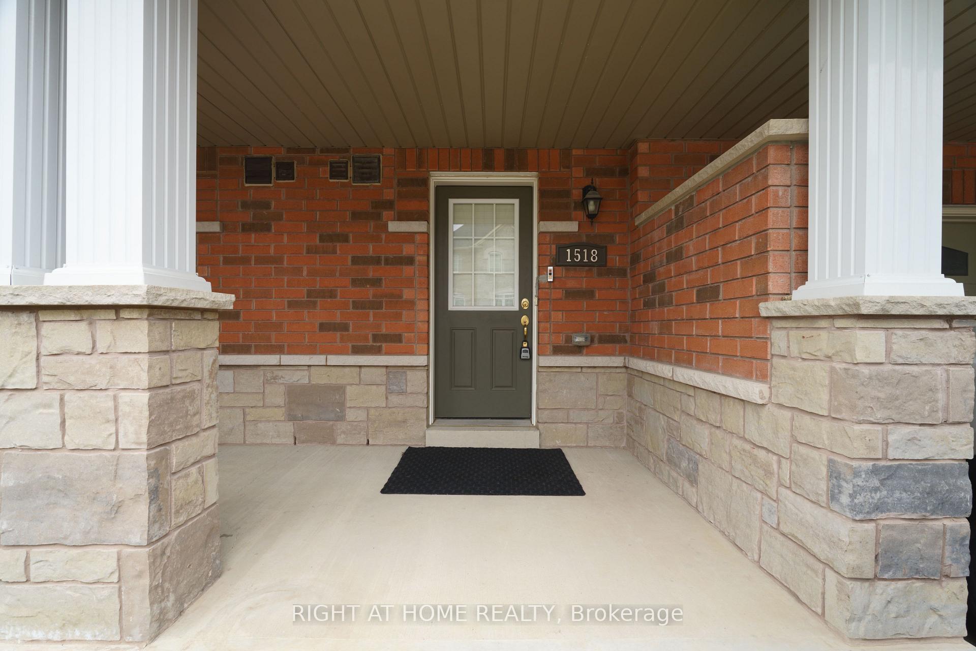 1518 Shepway Mews, Pickering — photo 2 of 5