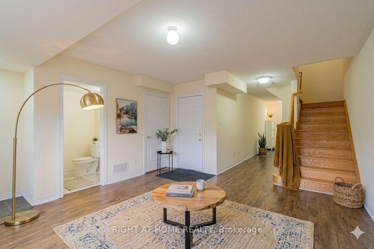 1518 Shepway Mews, Pickering — photo 4 of 5