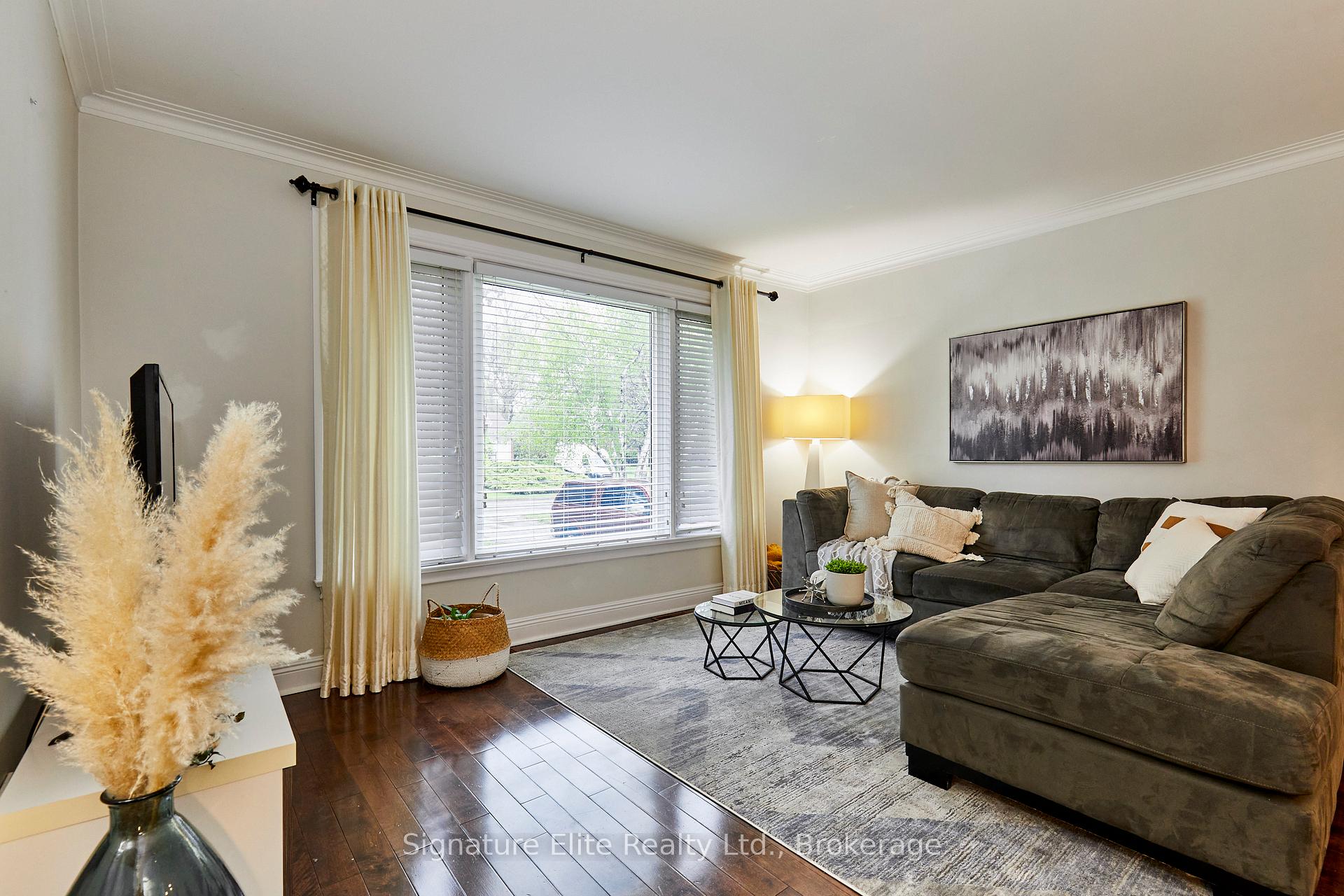 3 Kingsmere Crescent, Toronto E08 — photo 2 of 5