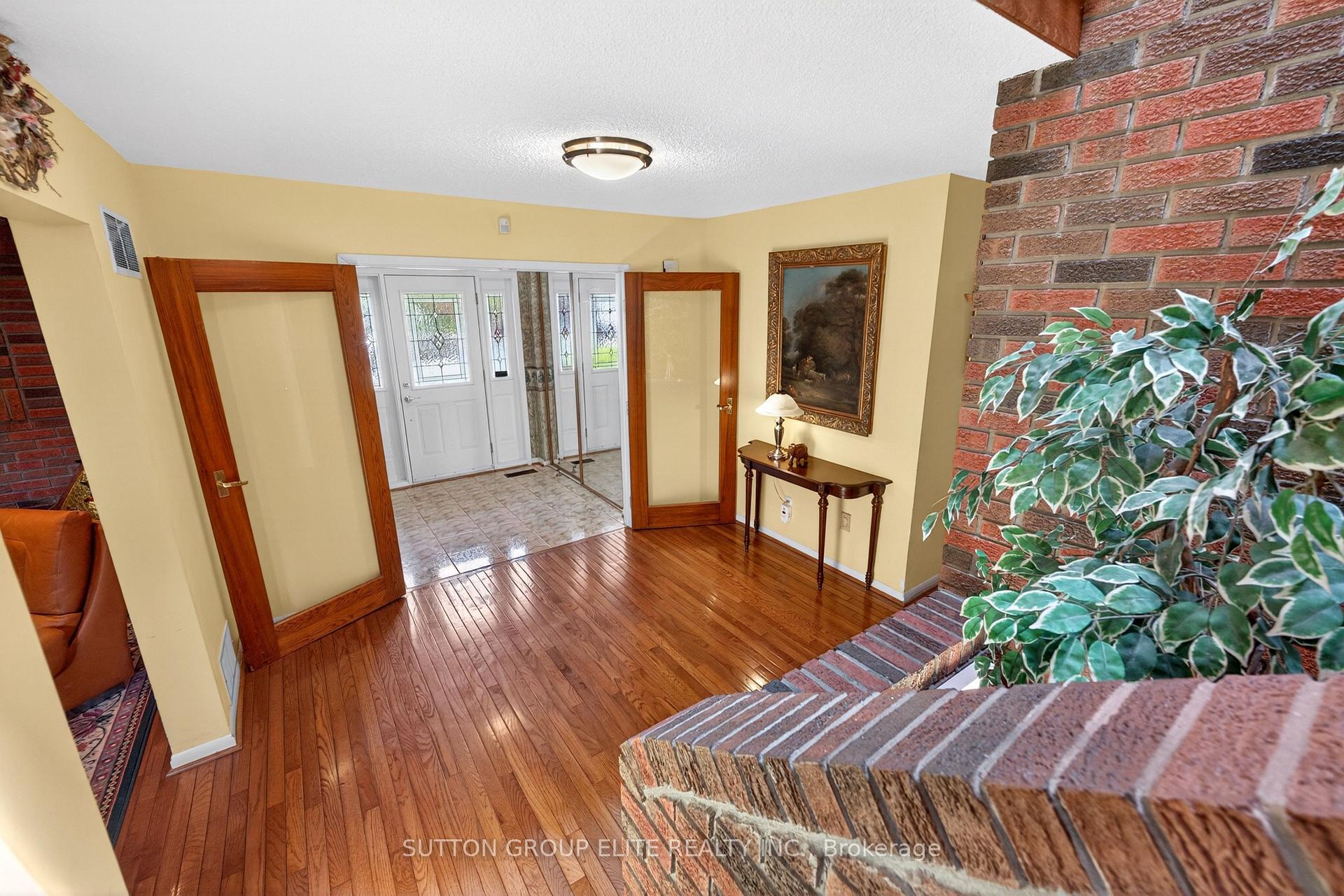1986 Spruce Hill Road, Pickering — photo 5 of 5